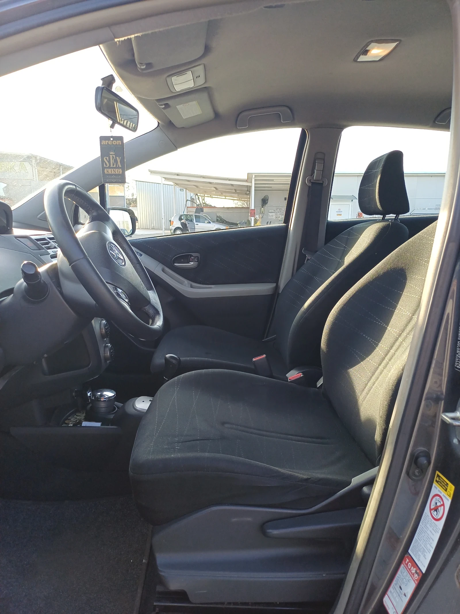 Toyota Yaris, снимка 10 - Автомобили и джипове - 54671228