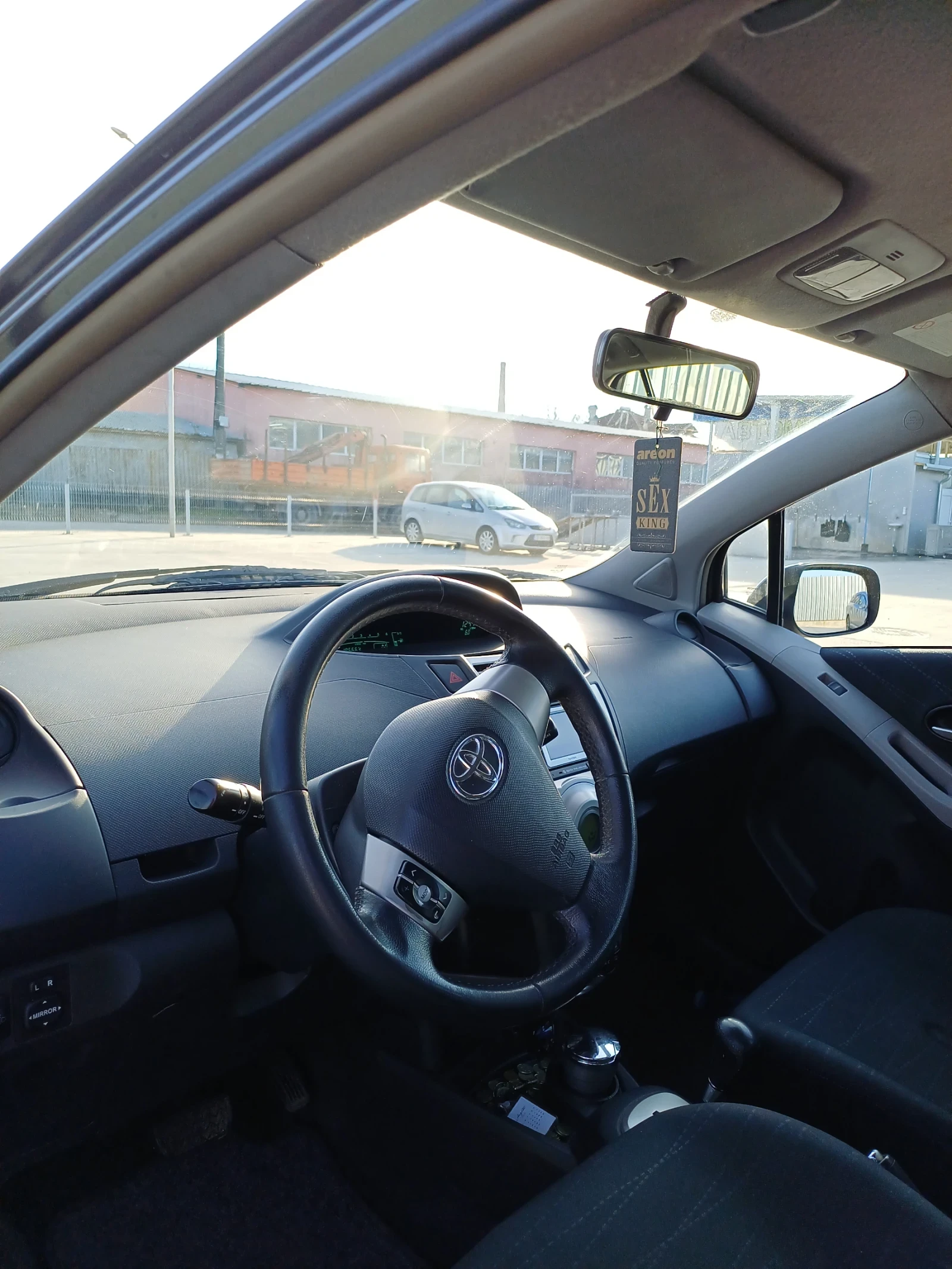 Toyota Yaris, снимка 6 - Автомобили и джипове - 54671228