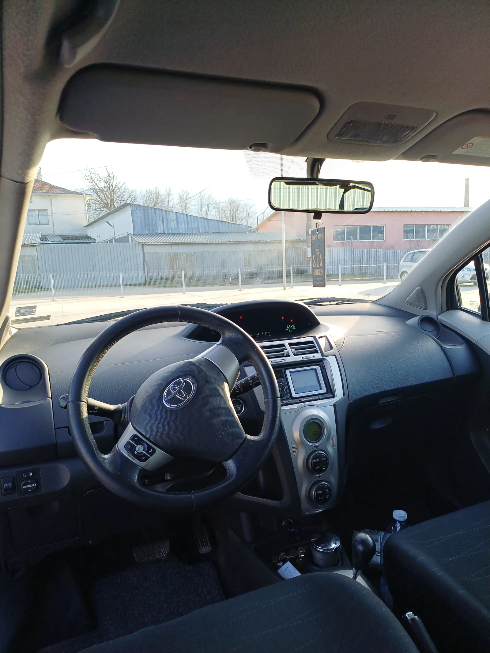 Toyota Yaris, снимка 8 - Автомобили и джипове - 54671228