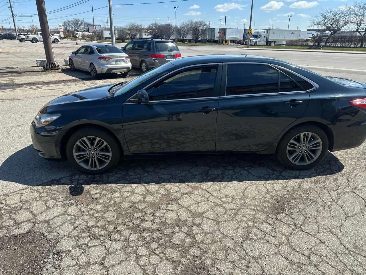 Toyota Camry * 4dr Sdn I4 Auto * АВТОКРЕДИТ* , снимка 2 - Автомобили и джипове - 54985257