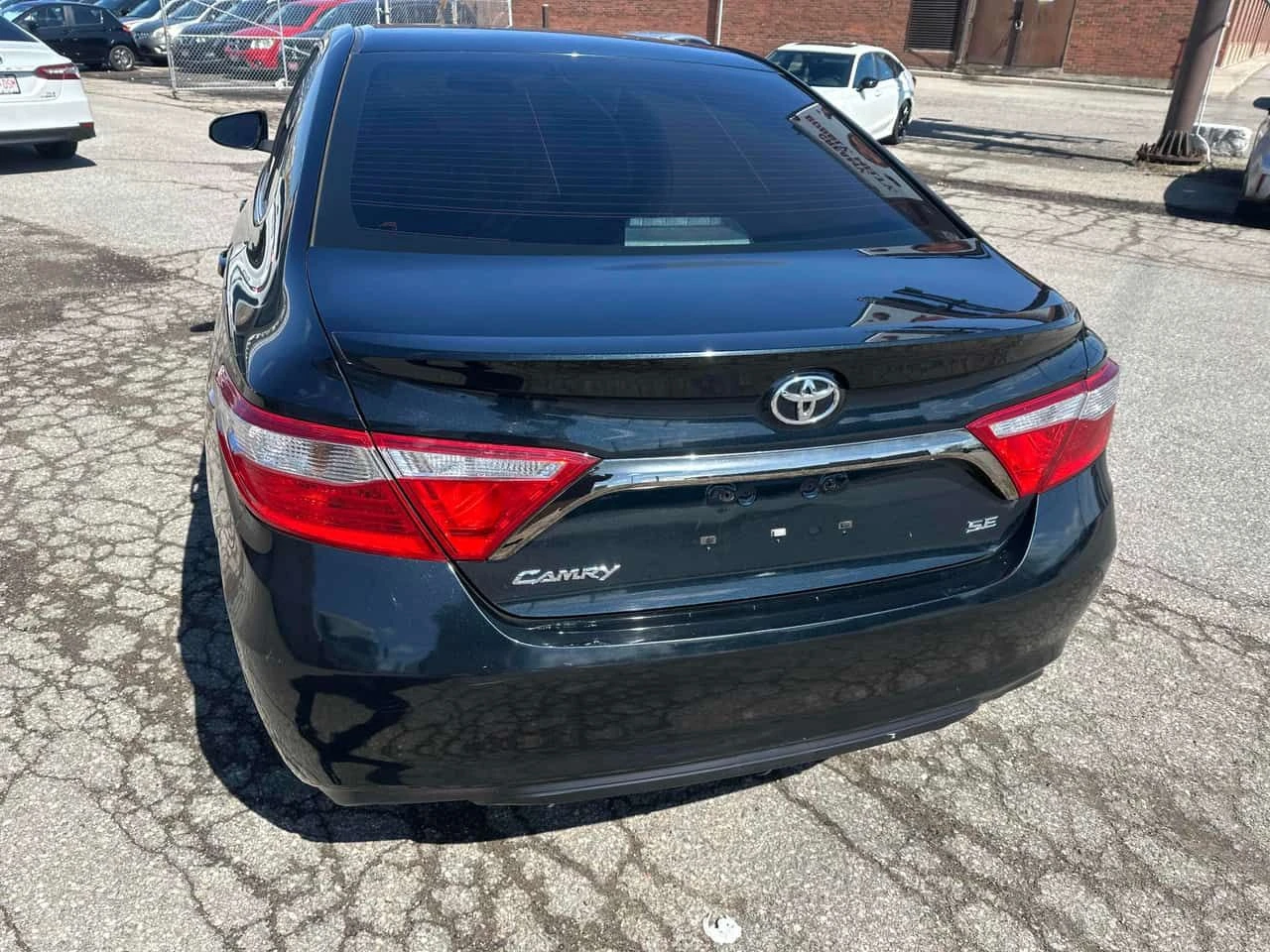 Toyota Camry * 4dr Sdn I4 Auto * АВТОКРЕДИТ* , снимка 4 - Автомобили и джипове - 54985257