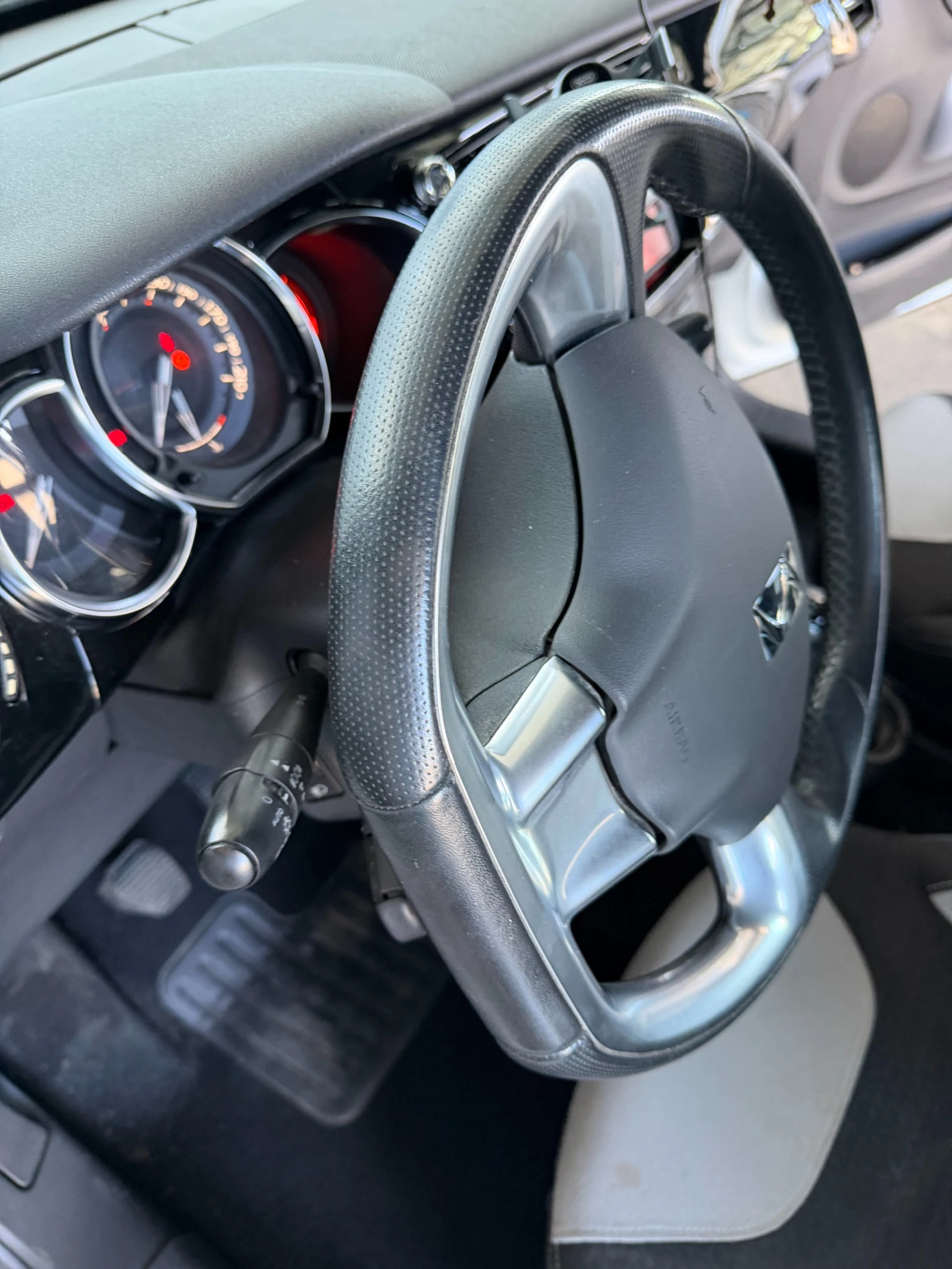 Citroen DS3 1.4 HDI, снимка 11 - Автомобили и джипове - 55079667