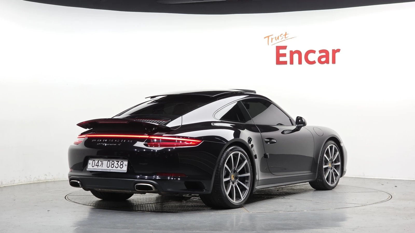Porsche 911 Carrera 4* ЛЮК* ПОДГРЕВ ВОЛАН* КРАЙНА ЦЕНА, снимка 2 - Автомобили и джипове - 55378670