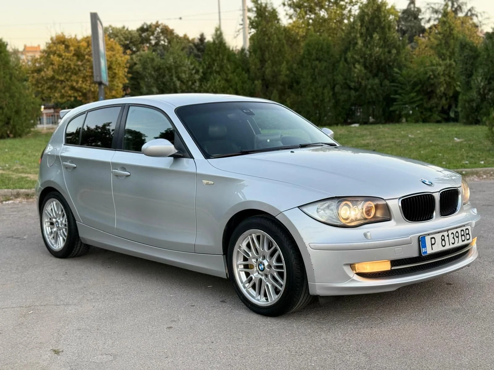 BMW 116 M-PACК/НАВИ/МУЛТИМЕДИЯ/КЛИМАТРОНИК/ОБСЛУЖЕНА .., снимка 5 - Автомобили и джипове - 56011415