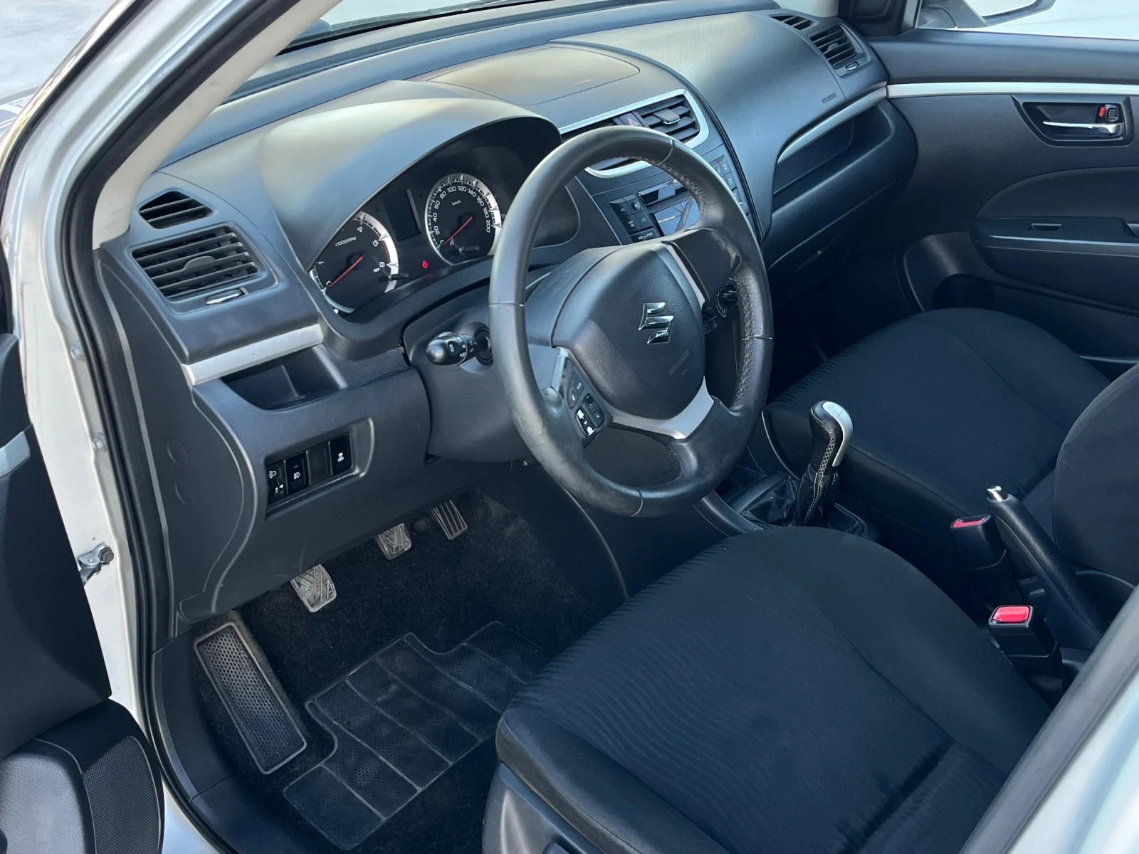 Suzuki Swift 1.3 DDiS/75 к.с/Климатик, снимка 8 - Автомобили и джипове - 56272149