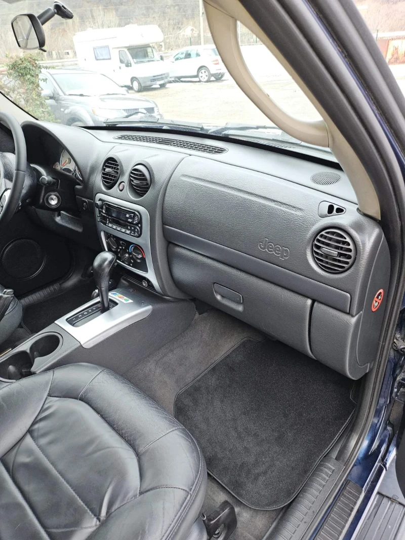 Jeep Cherokee 2.8GRD, снимка 9 - Автомобили и джипове - 53193891