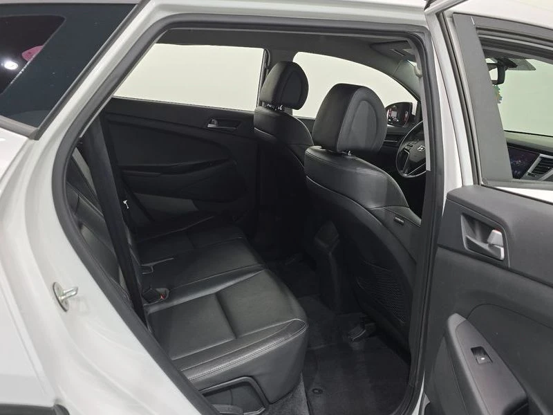 Hyundai Tucson Diesel 1.7 2WD| 115к.с.| ВКЛ.ТЕХНОТЕСТ, снимка 11 - Автомобили и джипове - 55293477