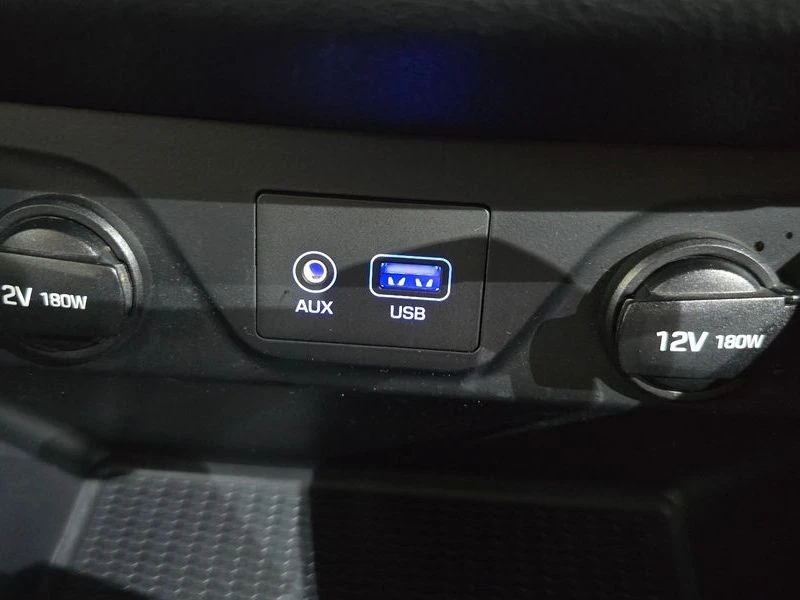 Hyundai Tucson Diesel 1.7 2WD| 115к.с.| ВКЛ.ТЕХНОТЕСТ, снимка 13 - Автомобили и джипове - 55293477