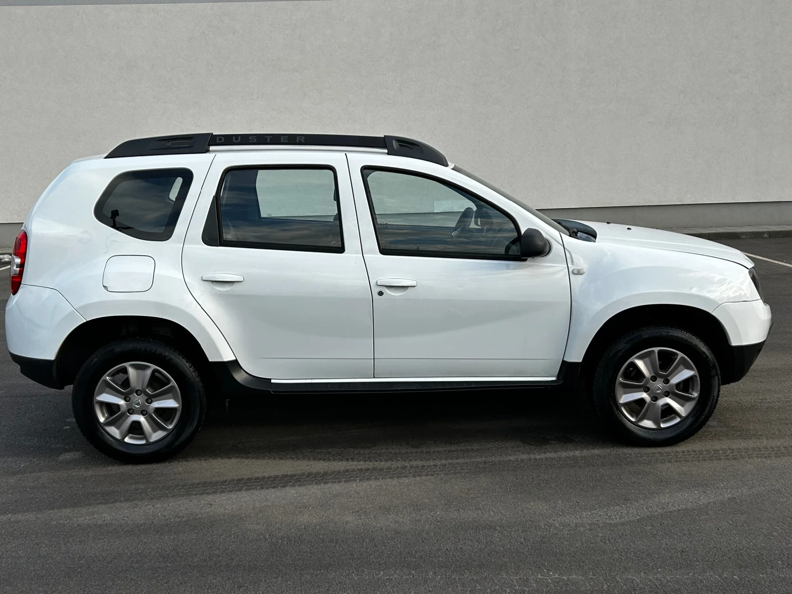 Dacia Duster 1.6I/LPG/ПАРКТРОНИК/150000Км/Навигация - изображение 8