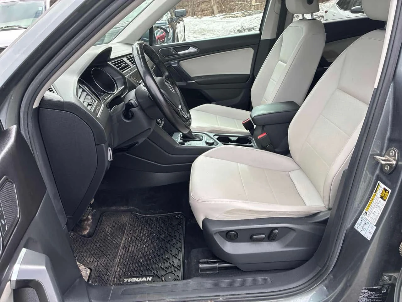 VW Tiguan * Comfortline * CARFAX * ПАНО * , снимка 5 - Автомобили и джипове - 53953825