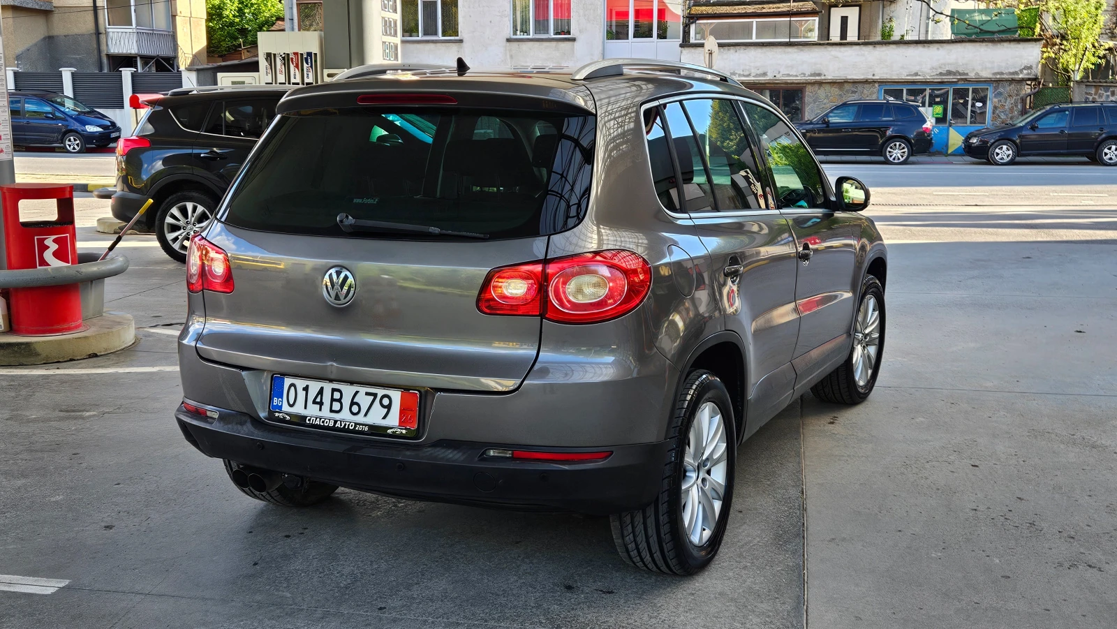 VW Tiguan 2.0D 4x4/ Navig/Klimatronik, снимка 5 - Автомобили и джипове - 54440633