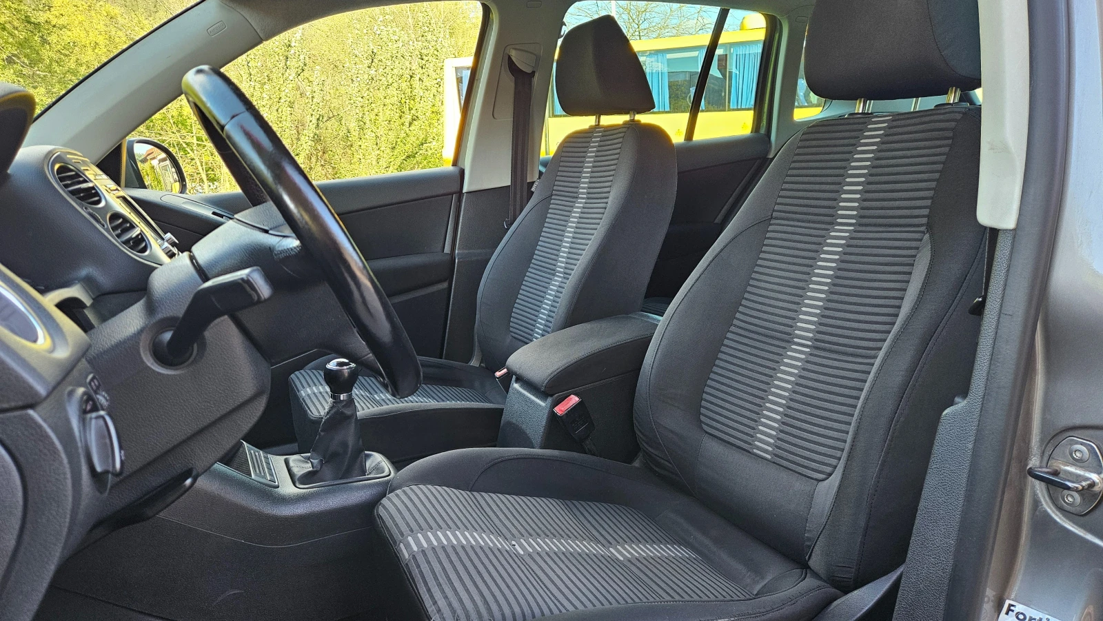 VW Tiguan 2.0D 4x4/ Navig/Klimatronik, снимка 11 - Автомобили и джипове - 54440633