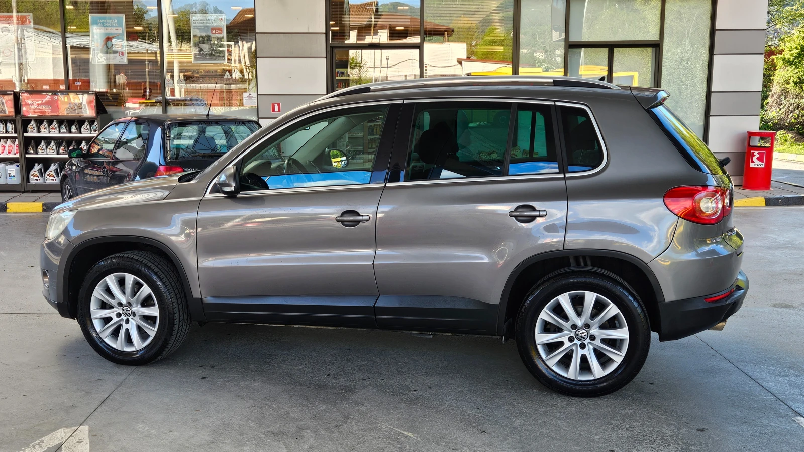 VW Tiguan 2.0D 4x4/ Navig/Klimatronik, снимка 3 - Автомобили и джипове - 54440633