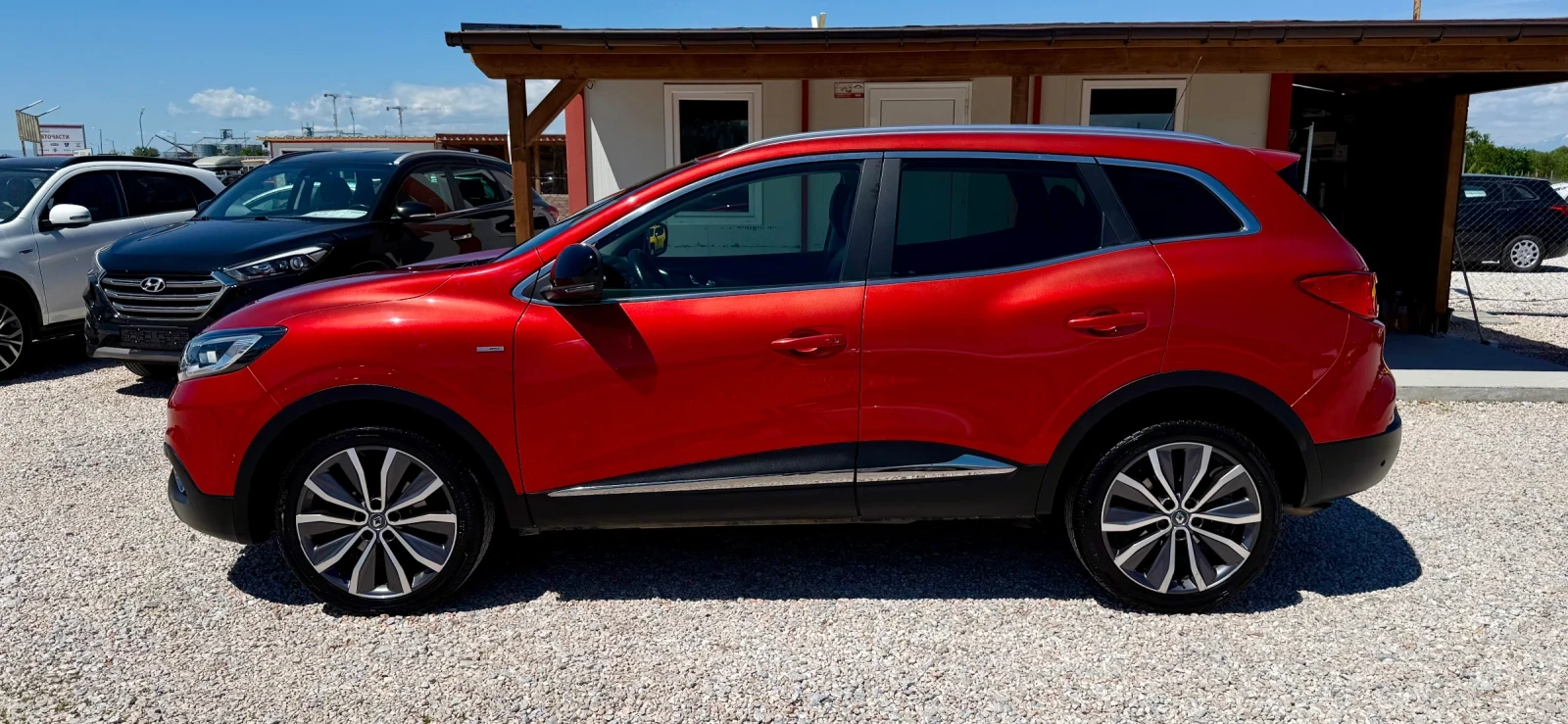 Renault Kadjar 4WD* FULL OPTION* СЕРВИЗНА ИСТОРИЯ* , снимка 5 - Автомобили и джипове - 54556400