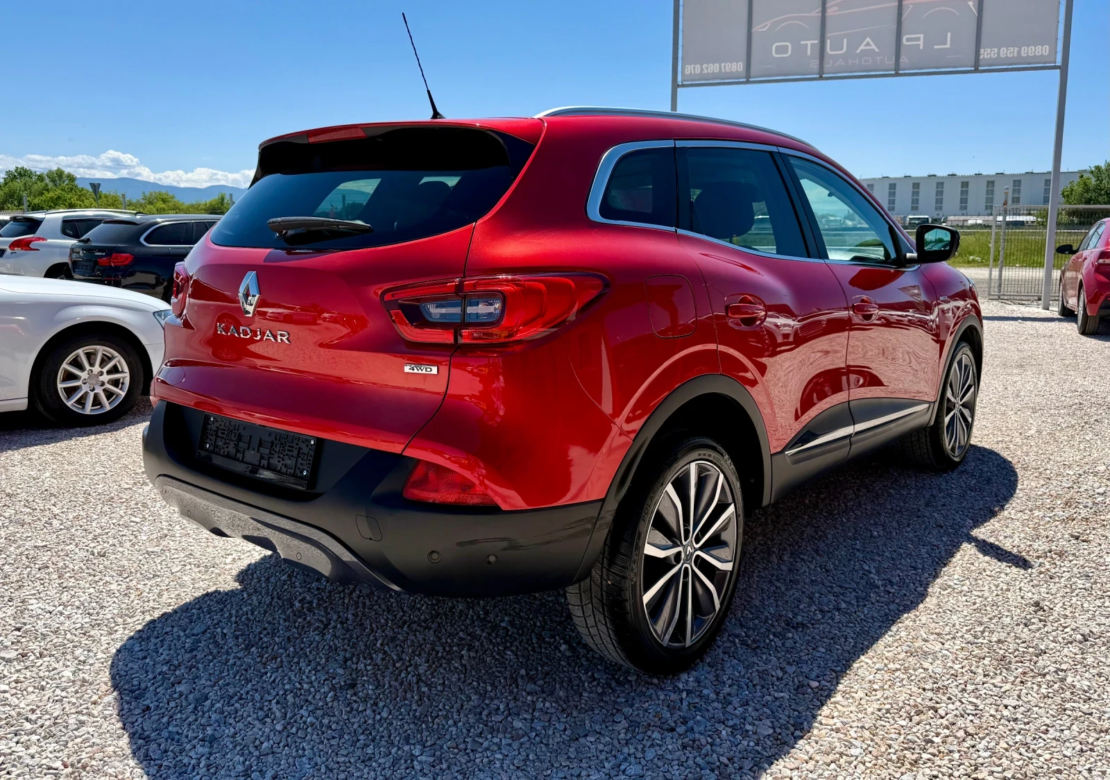 Renault Kadjar 4WD* FULL OPTION* СЕРВИЗНА ИСТОРИЯ* , снимка 4 - Автомобили и джипове - 54556400