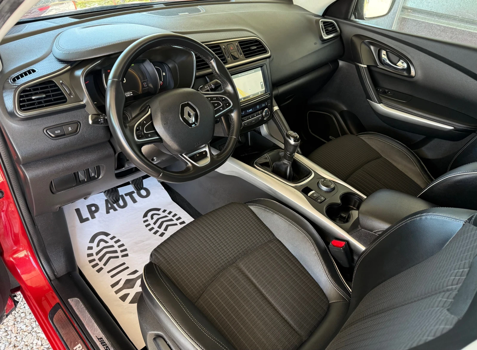 Renault Kadjar 4WD* FULL OPTION* СЕРВИЗНА ИСТОРИЯ* , снимка 7 - Автомобили и джипове - 54556400