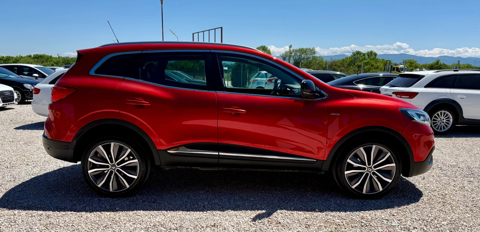 Renault Kadjar 4WD* FULL OPTION* СЕРВИЗНА ИСТОРИЯ* , снимка 6 - Автомобили и джипове - 54556400