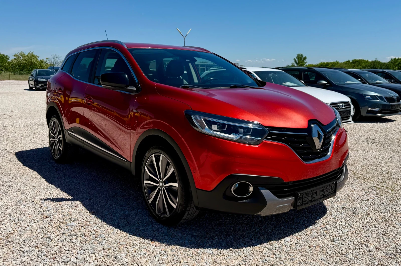 Renault Kadjar 4WD* FULL OPTION* СЕРВИЗНА ИСТОРИЯ* , снимка 2 - Автомобили и джипове - 54556400