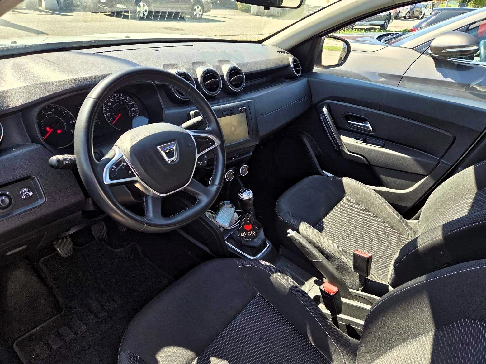 Dacia Duster 1.6i LPG АГУ 114hp NAVI, снимка 4 - Автомобили и джипове - 54756197