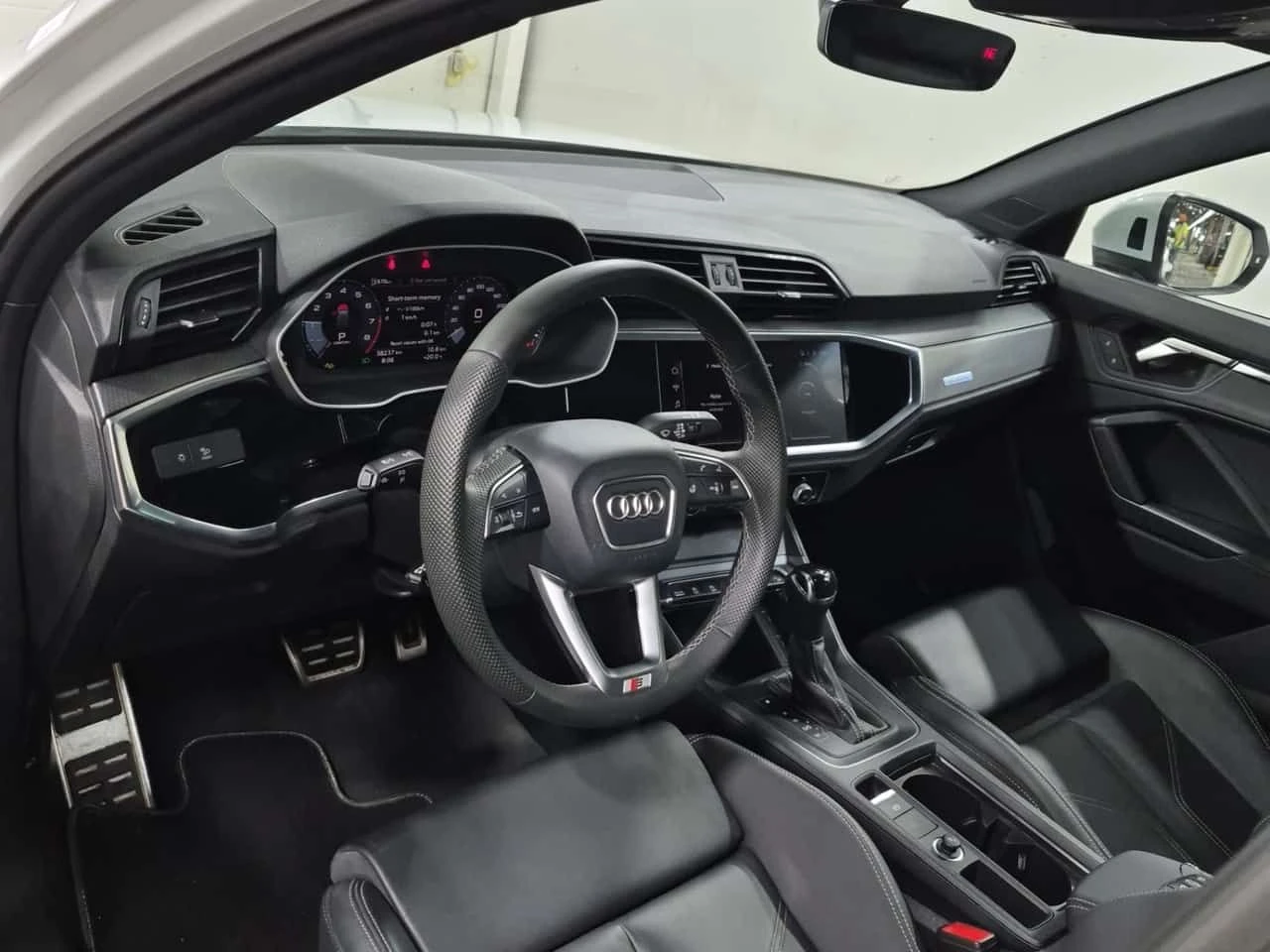 Audi Q3 * Progressiv * АВТОКРЕДИТ БЕЗ ПЪРВОНАЧАЛНА ВНОСКА*, снимка 9 - Автомобили и джипове - 54981946