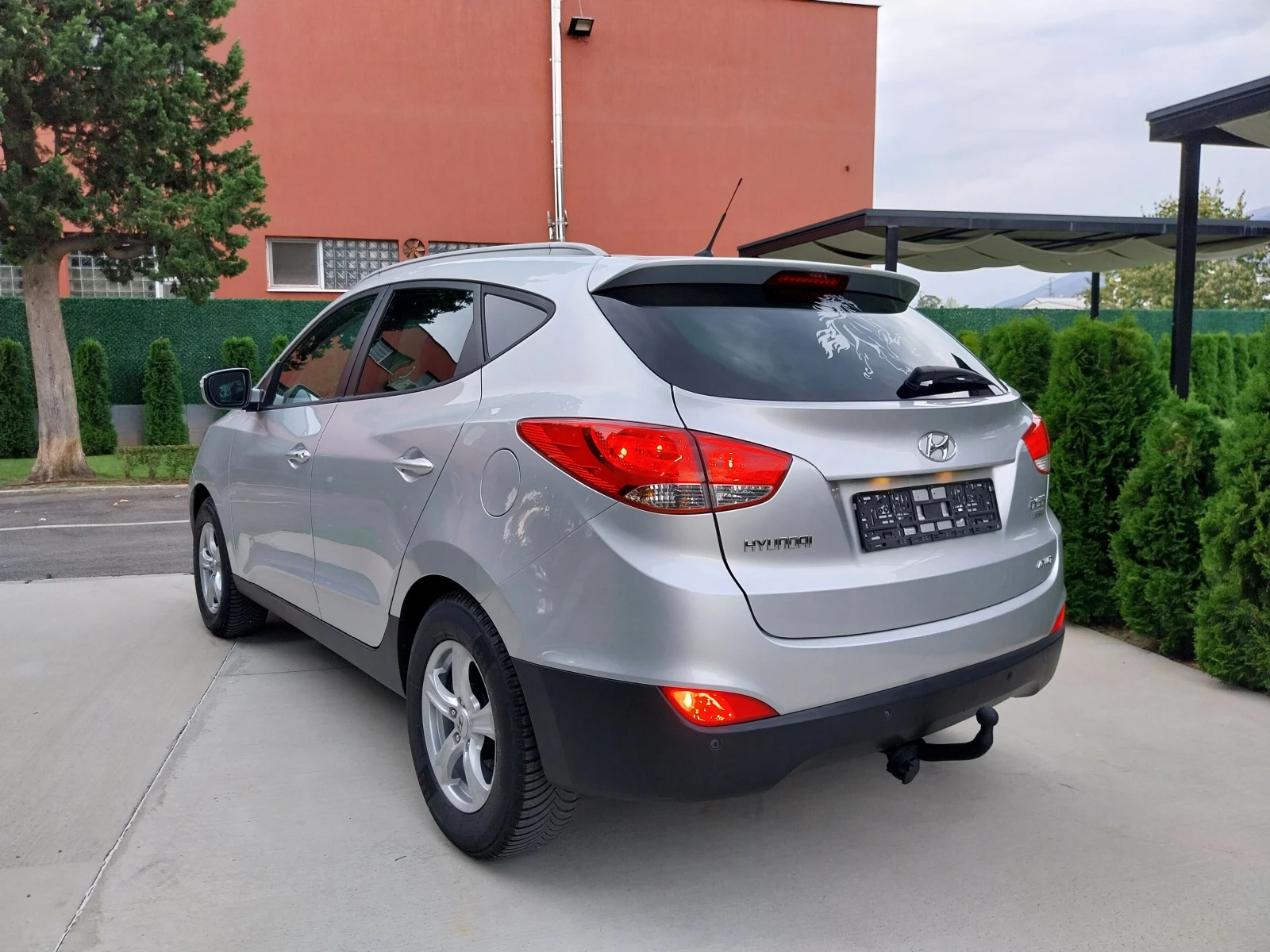 Hyundai IX35 2.0 CRDI* 4x4* 136кс.* ТЕГЛИЧ* Кожа* Подгрев* , снимка 3 - Автомобили и джипове - 56046426