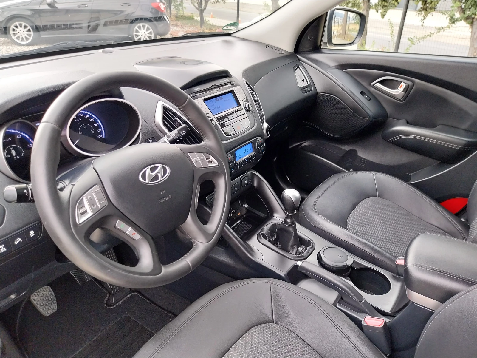 Hyundai IX35 2.0 CRDI* 4x4* 136кс.* ТЕГЛИЧ* Кожа* Подгрев* , снимка 9 - Автомобили и джипове - 56046426