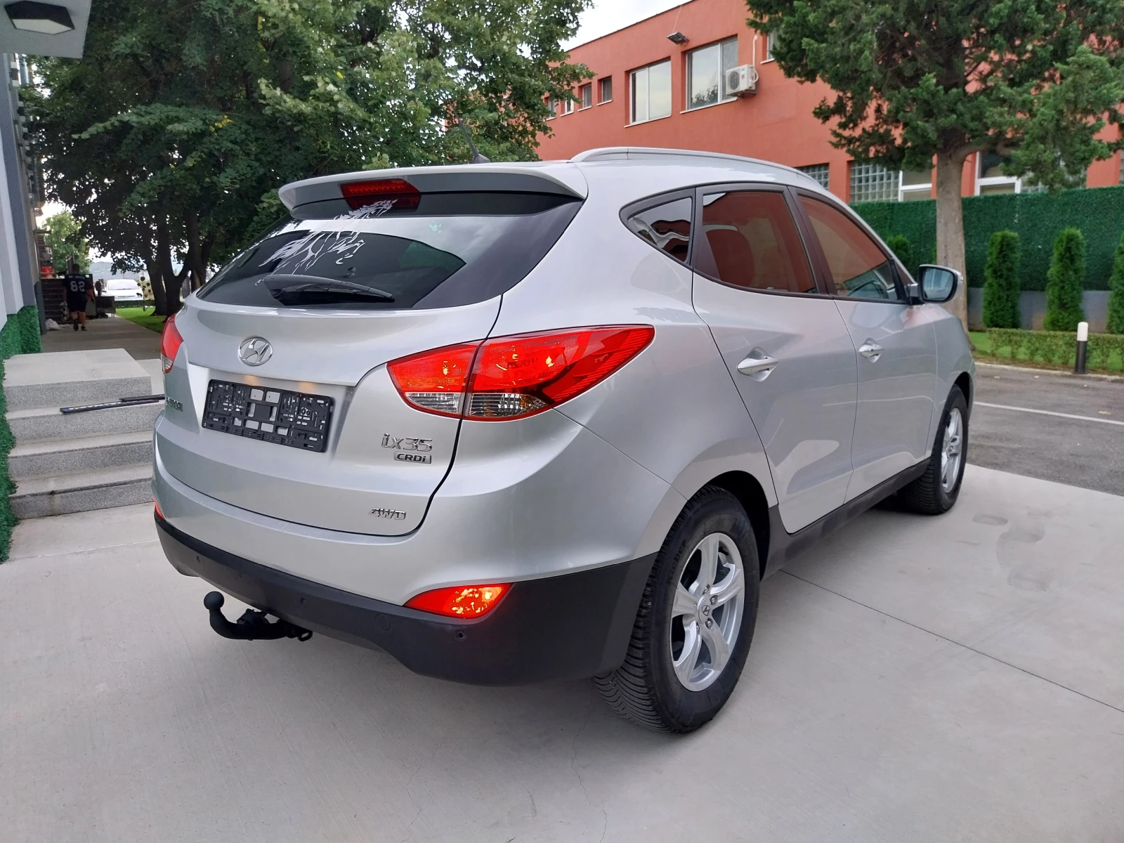 Hyundai IX35 2.0 CRDI* 4x4* 136кс.* ТЕГЛИЧ* Кожа* Подгрев* , снимка 4 - Автомобили и джипове - 56046426