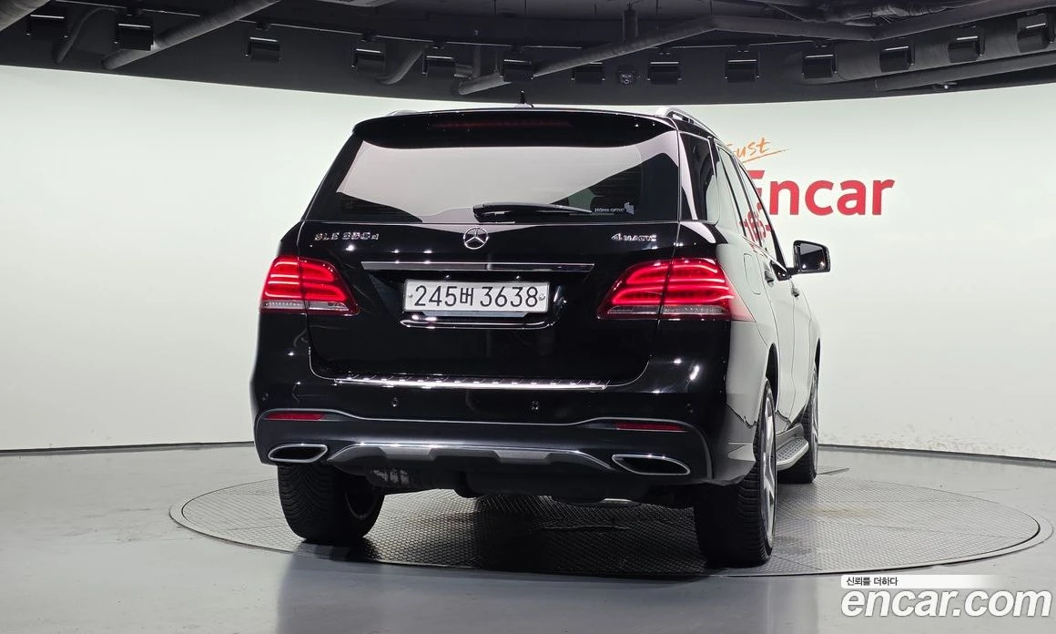 Mercedes-Benz GLE GLE350 d 4MATIC, снимка 4 - Автомобили и джипове - 56117336
