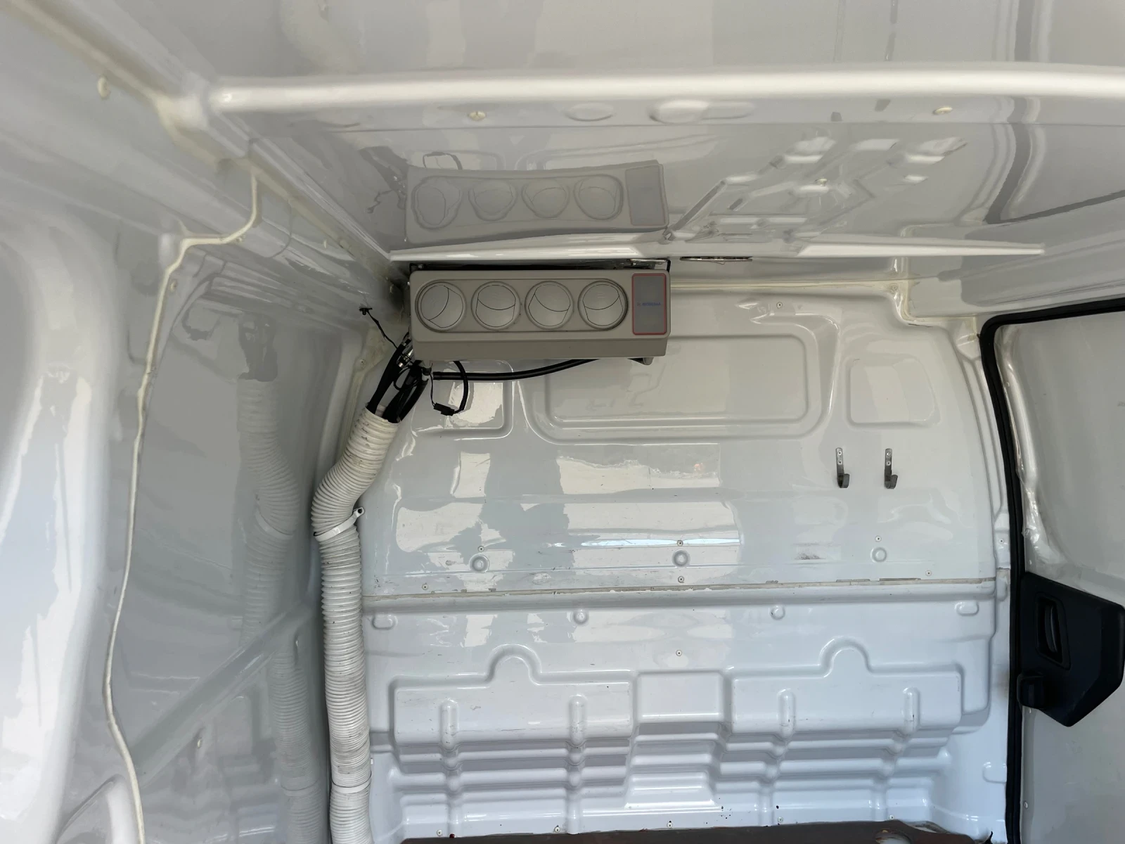 Opel Vivaro 2.0 diesel 122 коня Автоматик евро 6 плюсов - изображение 9