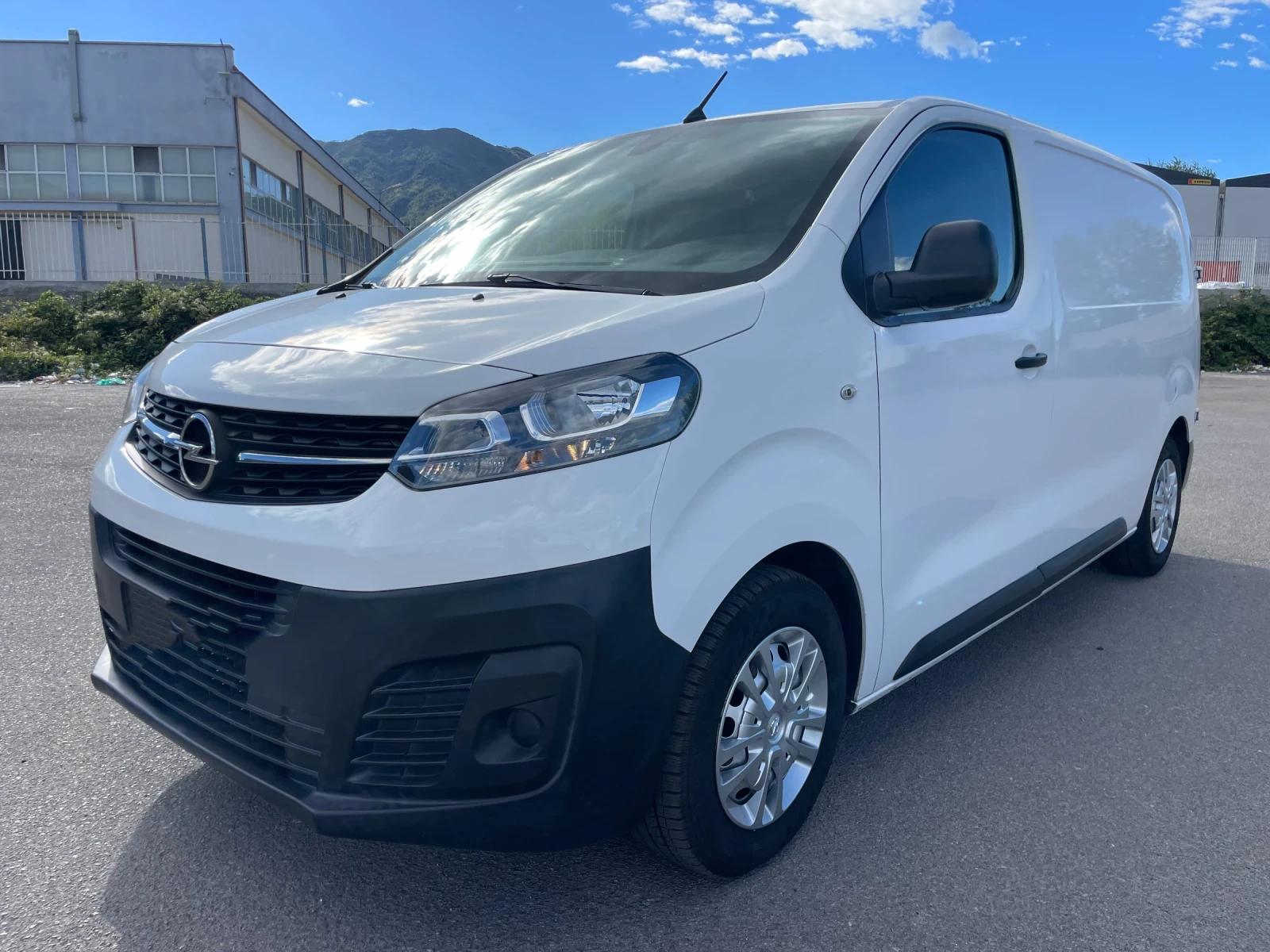 Opel Vivaro 2.0 diesel 122 коня Автоматик евро 6 плюсов - изображение 2