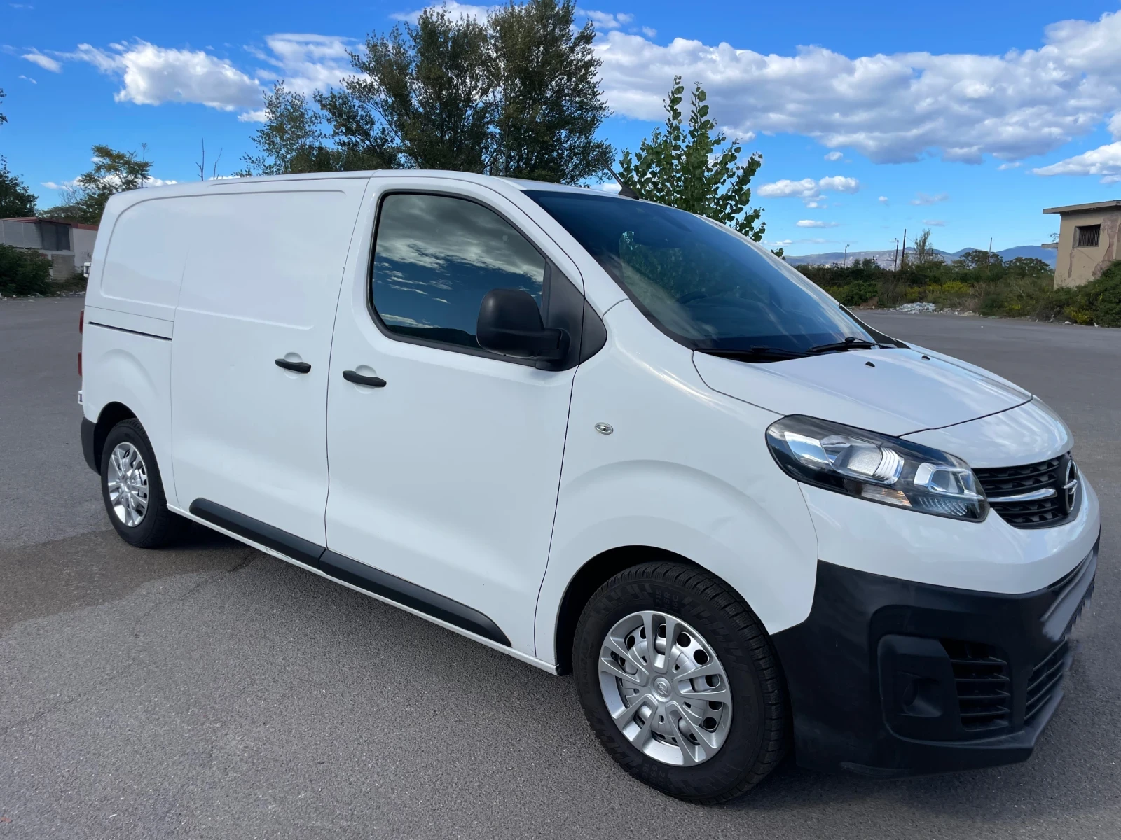 Opel Vivaro 2.0 diesel 122 коня Автоматик евро 6 плюсов - изображение 4