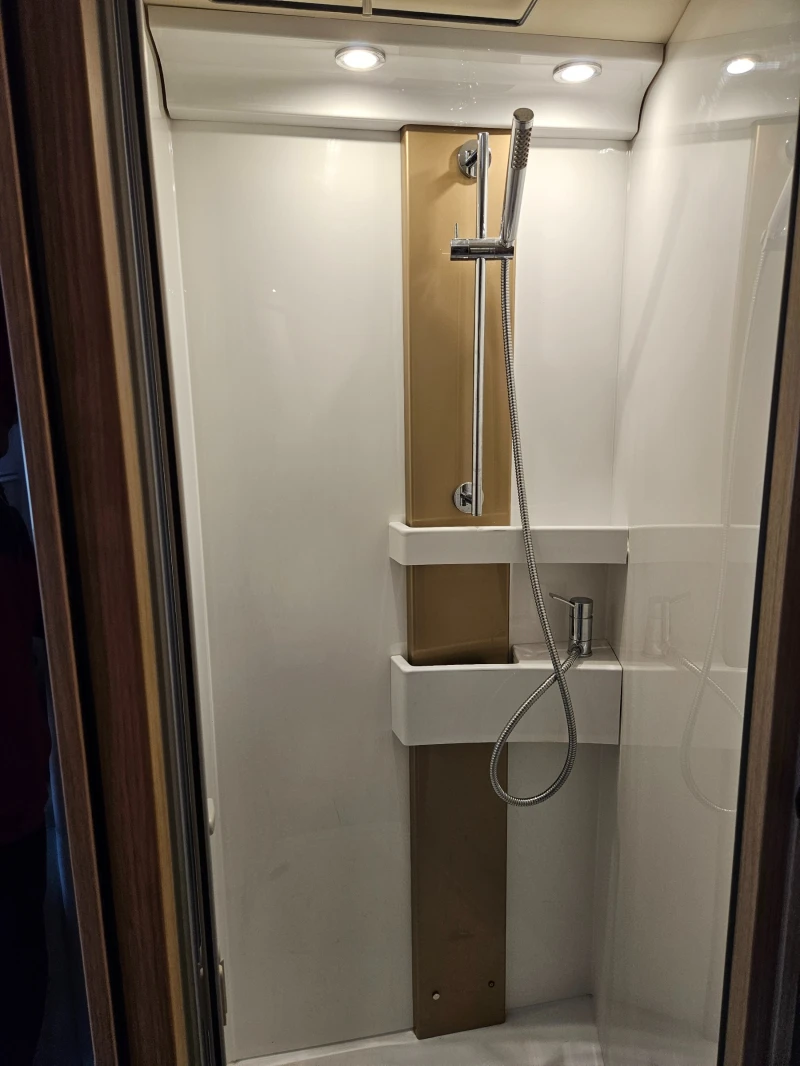 Кемпер Burstner Lyseo T 727, снимка 11 - Каравани и кемпери - 53567191