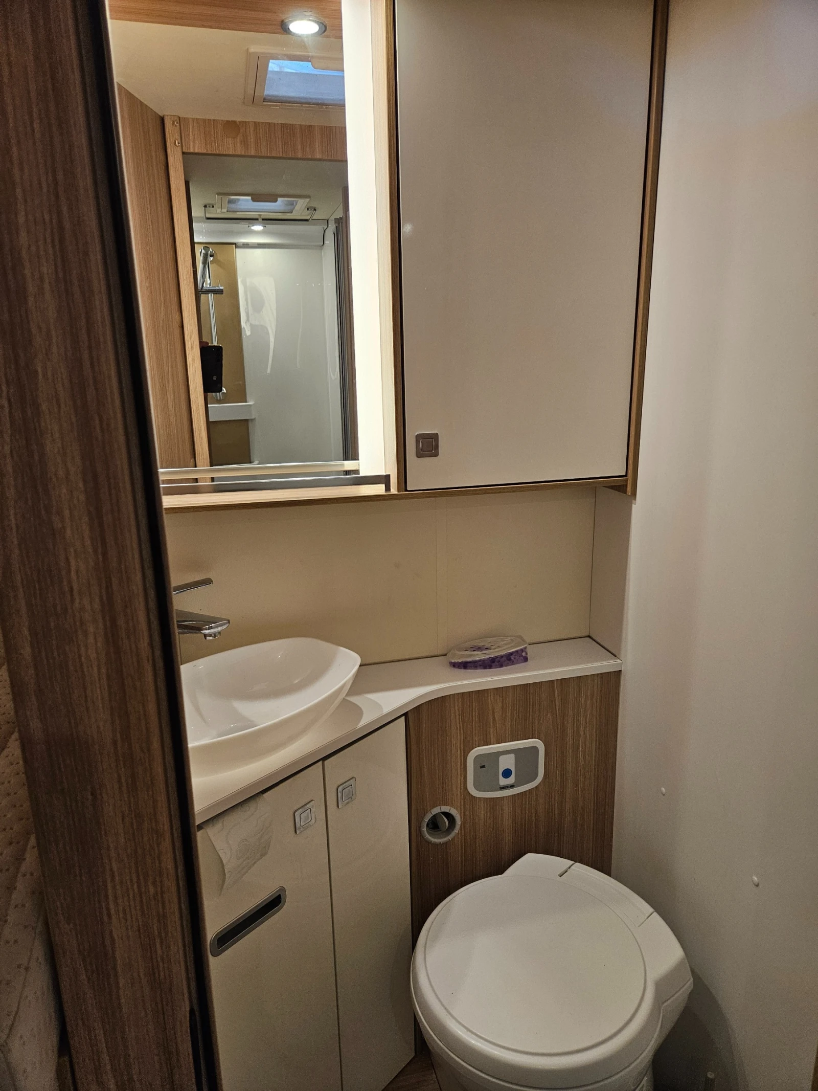 ������ Burstner Lyseo T 727 | Mobile.bg � ����������� 12