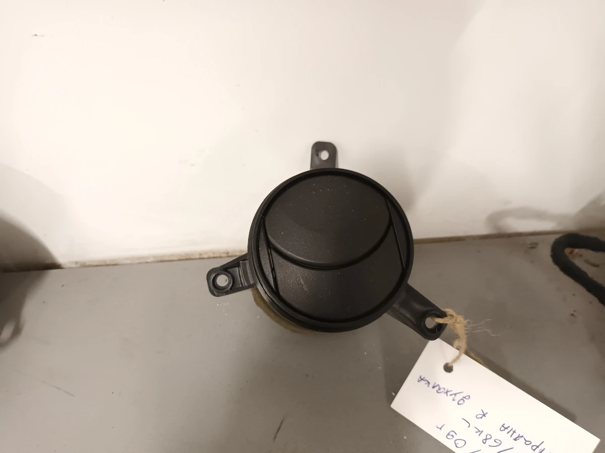 Духалка централна дясна мазда 2 