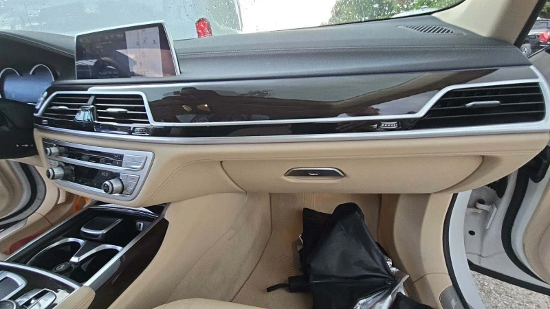 BMW 740 ПЪРВИ СОБСТВЕНИК* HARMAN/KARDON* ПАНО* М.ТОЧКА* , снимка 6 - Автомобили и джипове - 47607436