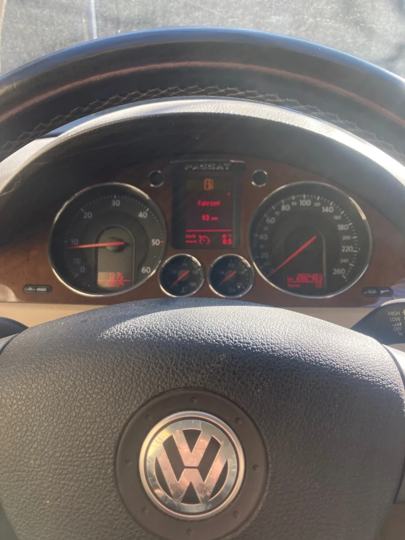 VW Passat, снимка 12 - Автомобили и джипове - 49241507