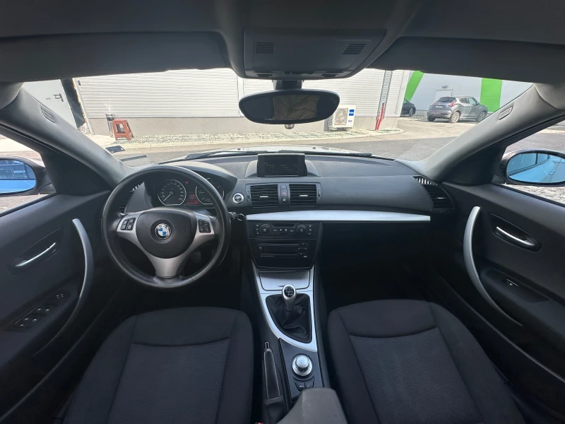 BMW 118 118d NAVI - ПЕРФЕКТНА, снимка 6 - Автомобили и джипове - 49605980