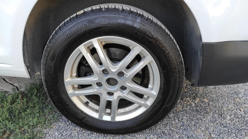 VW Caddy Ecofuel, снимка 17 - Автомобили и джипове - 51548440