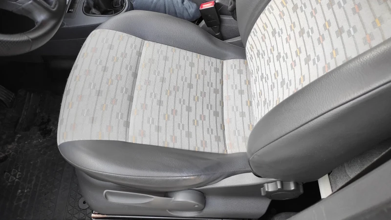 VW Caddy Ecofuel, снимка 9 - Автомобили и джипове - 51548440