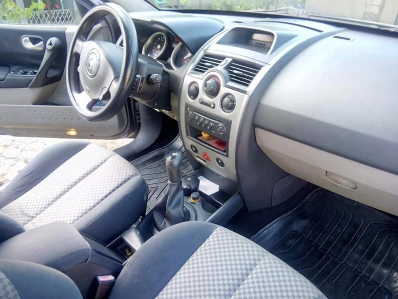 Renault Megane 1.5 DCI, снимка 10 - Автомобили и джипове - 46690057