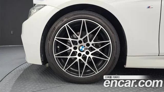 BMW 330 M Sport / АВТОКРЕДИТ, снимка 5 - Автомобили и джипове - 56059908