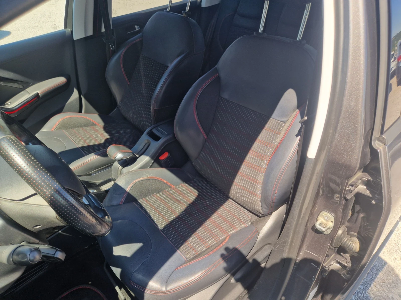 Peugeot 2008 1.6HDi GT line  - изображение 8