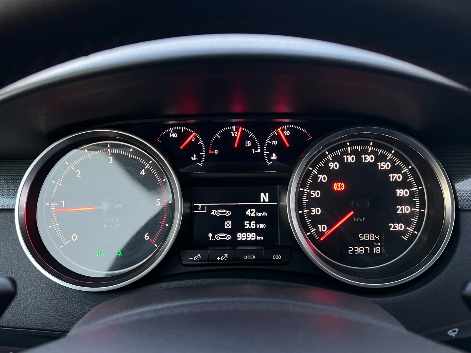 Peugeot 508 1.6eHDi НАПЪЛНО ОБСЛУЖЕН * * * ВСИЧКО ПЛАТЕНО* * * - изображение 10