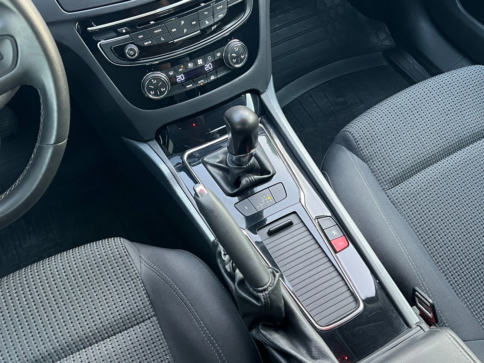 Peugeot 508 1.6eHDi НАПЪЛНО ОБСЛУЖЕН * * * ВСИЧКО ПЛАТЕНО* * * | Mobile.bg — изображение 11