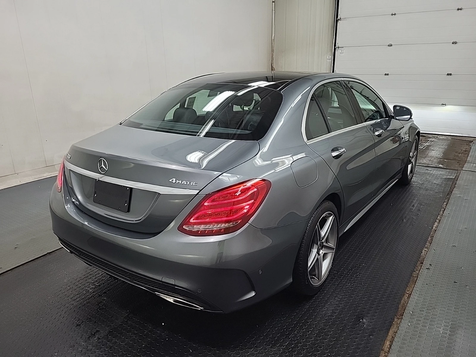 Mercedes-Benz C 300 * CARFAX* АВТОФИНАНСИРАНЕ* Цена до България*  - изображение 6