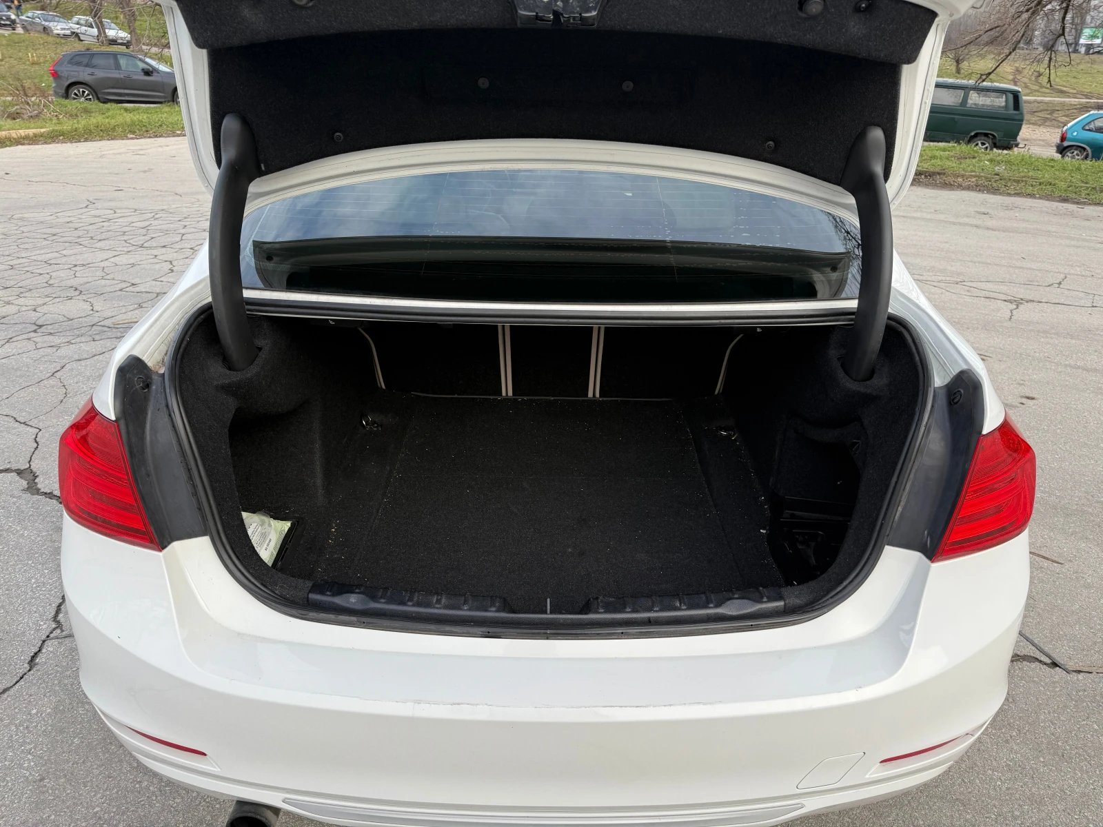 BMW 320 xdrive, снимка 12 - Автомобили и джипове - 53812063