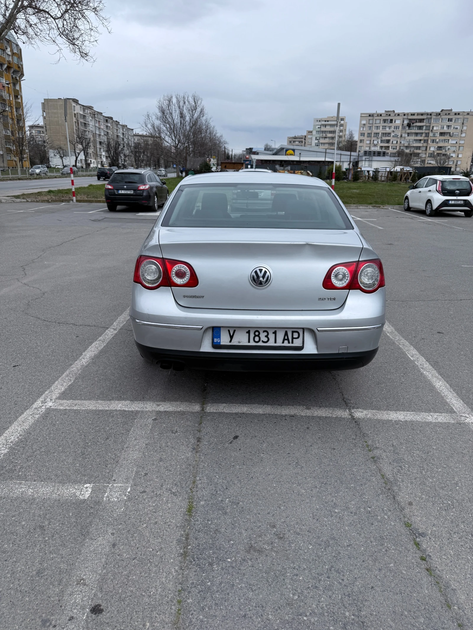 VW Passat 2.0 TDI, снимка 4 - Автомобили и джипове - 53932211