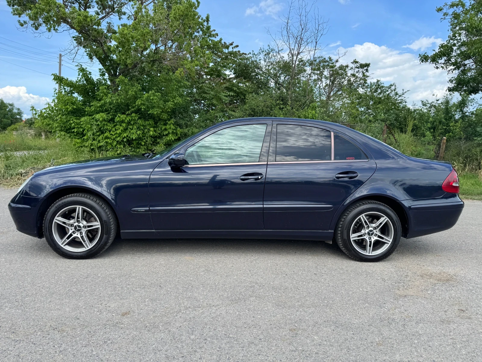 Mercedes-Benz E 220, снимка 2 - Автомобили и джипове - 54669092