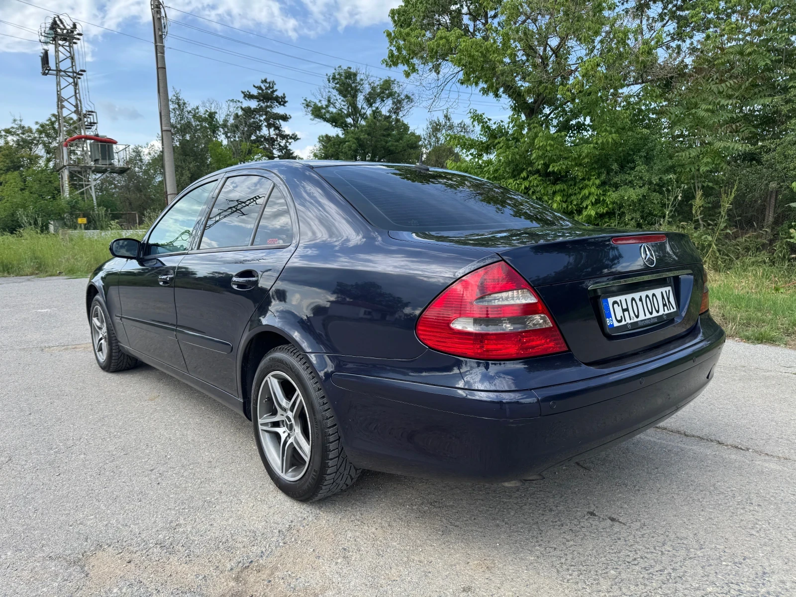 Mercedes-Benz E 220, снимка 3 - Автомобили и джипове - 54669092