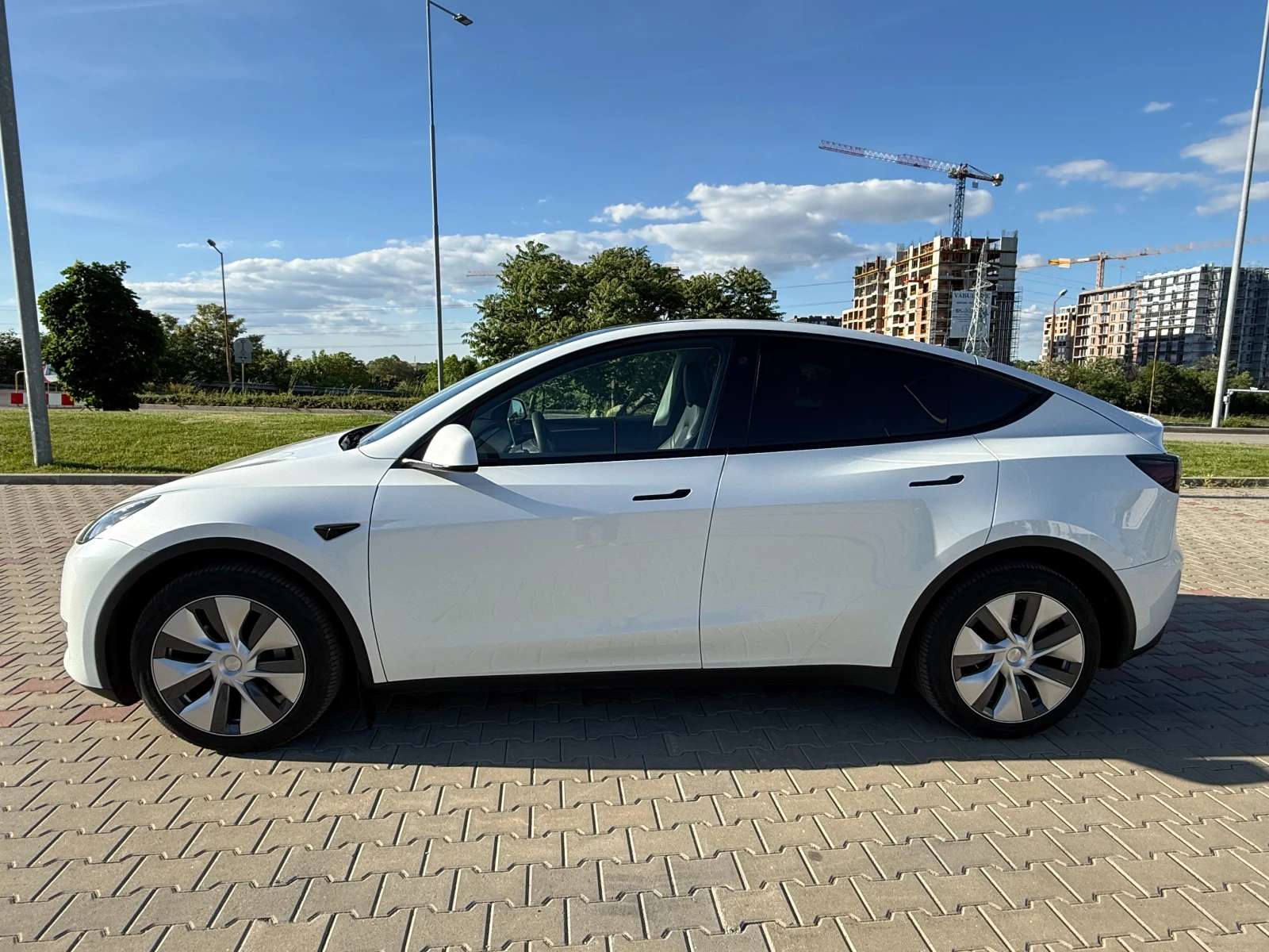 Tesla Model Y Long Range, Dual motor, Гаранционен Европейски, снимка 2 - Автомобили и джипове - 54715227